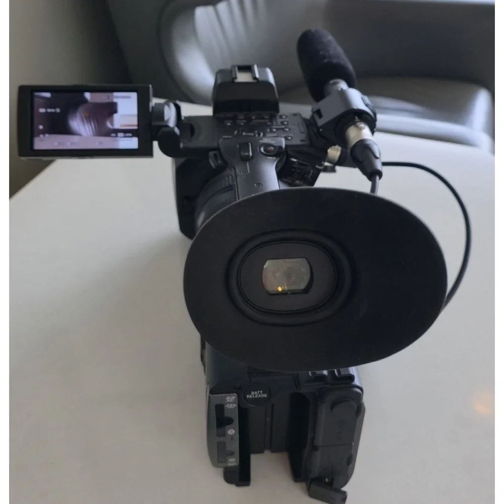 Sony HXR-NX3/1 NXCAM Professional Handheld Camcorder Only 120 Operational Hours